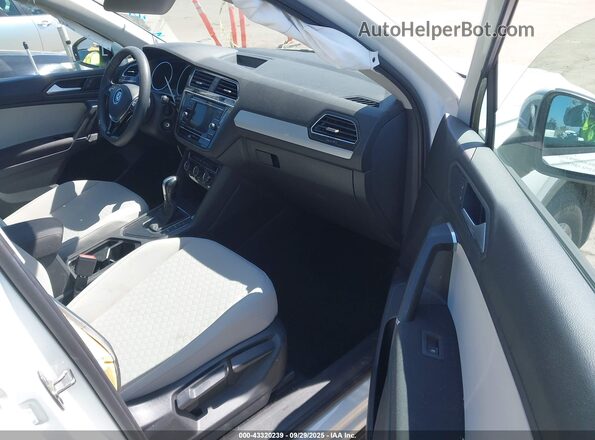 3VV1B7AX7LM123543 2020 VOLKSWAGEN TIGUAN White Вид салону спереду