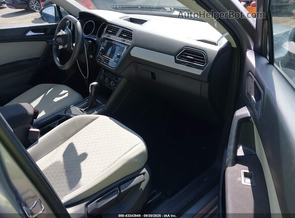 3VV1B7AX9KM195455 2019 VOLKSWAGEN TIGUAN Silver Widok wnętrza z przodu