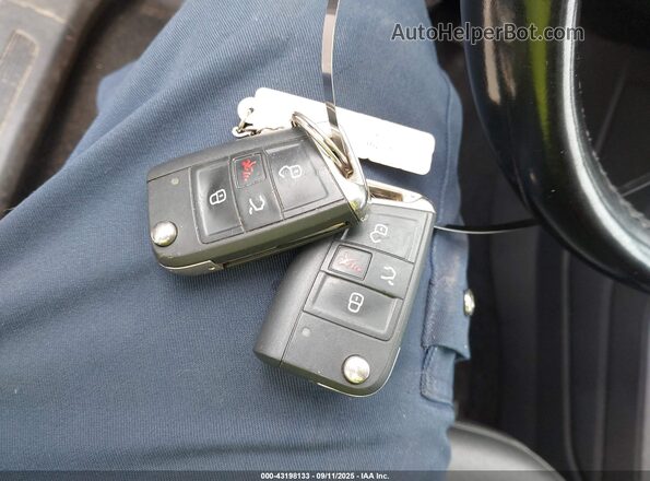 3VV2B7AX0KM080294 2019 VOLKSWAGEN TIGUAN Красный Вид панели приборов