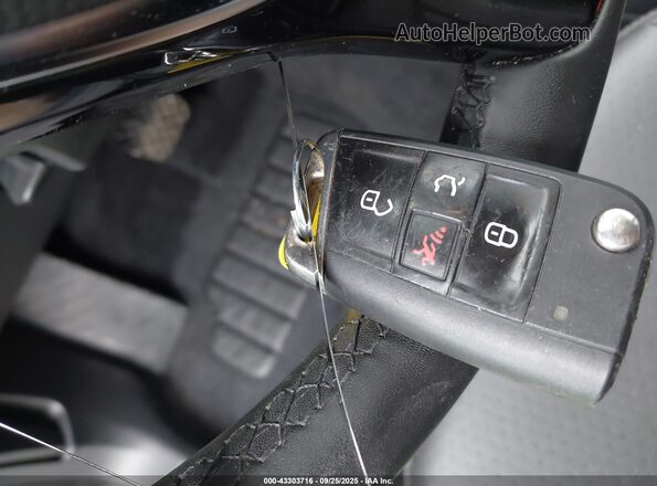 3VV2B7AX0LM115661 2020 VOLKSWAGEN TIGUAN Синий Вид панели приборов