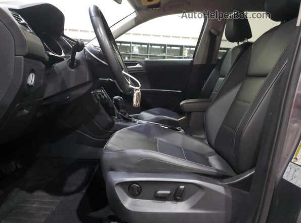 3VV2B7AX1LM116074 2020 VOLKSWAGEN TIGUAN Gray Front interior view