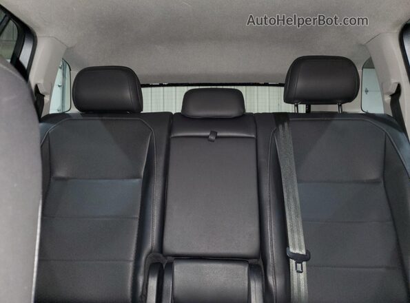 3VV2B7AX1LM116074 2020 VOLKSWAGEN TIGUAN Gray Rear seats view