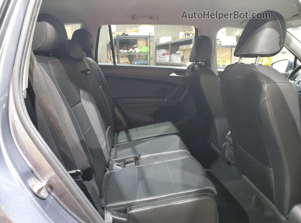 3VV2B7AX1LM116074 2020 VOLKSWAGEN TIGUAN Gray Rear interior view