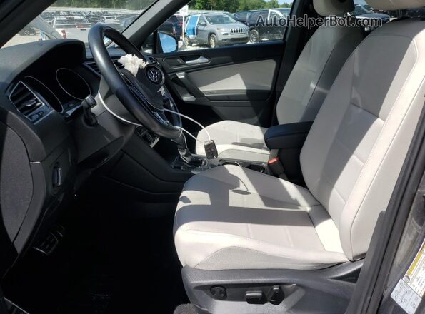 3VV2B7AX1MM112687 2021 VOLKSWAGEN TIGUAN Gray Вид салону спереду
