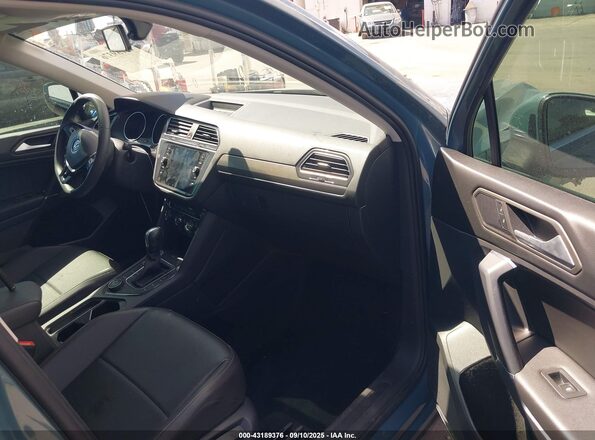 3VV2B7AX4LM064018 2020 VOLKSWAGEN TIGUAN Light Blue Вид салону спереду