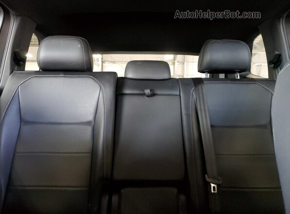 3VV2B7AX6LM070841 2020 VOLKSWAGEN TIGUAN Gray Widok tylnych siedzeń