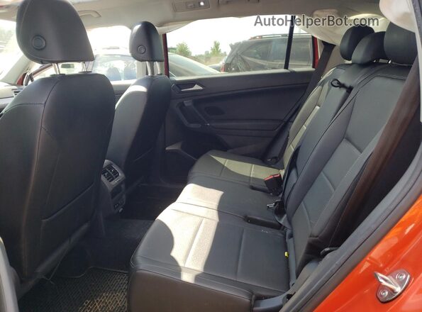 3VV2B7AX7JM070053 2018 VOLKSWAGEN TIGUAN Orange 