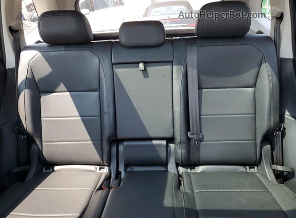 3VV2B7AX8KM190624 2019 VOLKSWAGEN TIGUAN Green Rear seats view