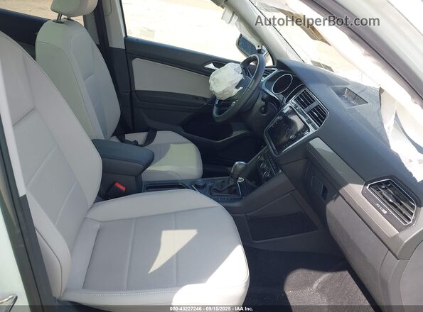 3VV2B7AX8LM043690 2020 VOLKSWAGEN TIGUAN White Front interior view