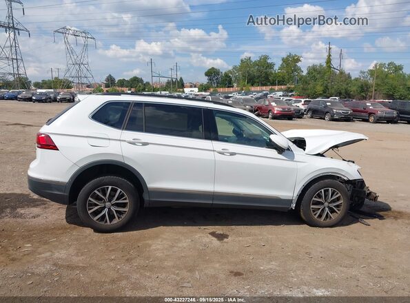 3VV2B7AX8LM043690 2020 VOLKSWAGEN TIGUAN White Rear interior view