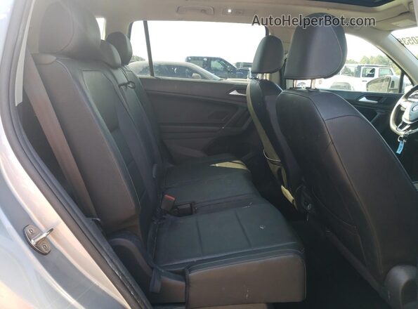 3VV3B7AX3LM046789 2020 VOLKSWAGEN TIGUAN Silver Вид задньої частини салону