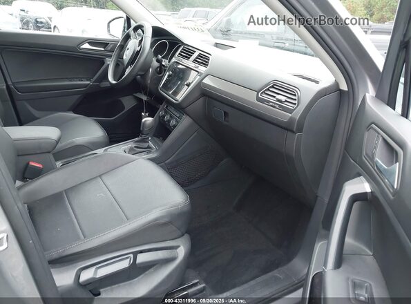 3VV3B7AX5LM031985 2020 VOLKSWAGEN TIGUAN Silver Front interior view