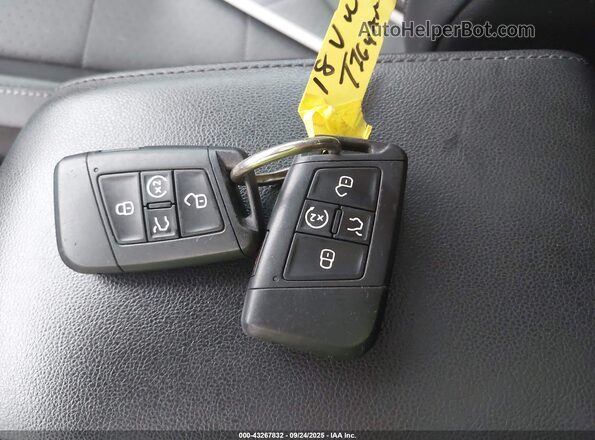 3VV3B7AXXJM050044 2018 VOLKSWAGEN TIGUAN White 