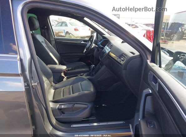 3VV4B7AX4LM127885 2020 VOLKSWAGEN TIGUAN Gray წინა სალონის ხედი