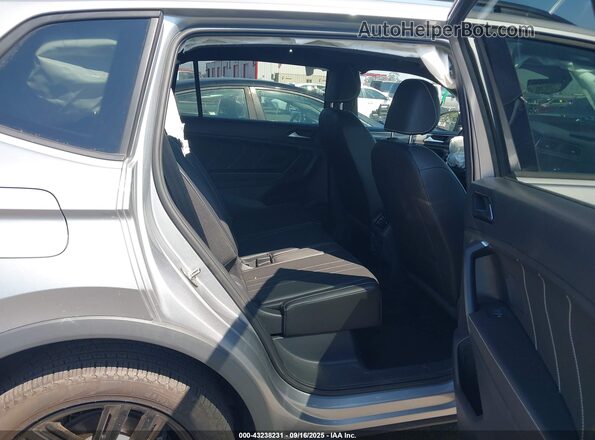 3VVCB7AX5NM145326 2022 VOLKSWAGEN TIGUAN Gray Widok naklejki z numerem VIN