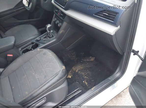 3VVLX7B22NM076308 2022 VOLKSWAGEN TAOS White Vista interior delantera
