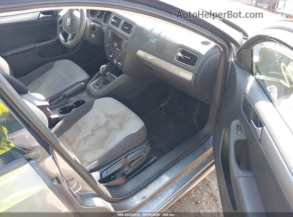 3VW2B7AJ8JM211574 2018 VOLKSWAGEN JETTA Gray Widok wnętrza z przodu