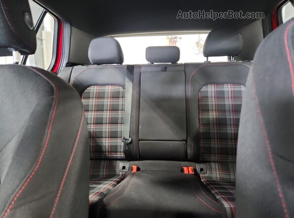 3VW6T7AU4MM001681 2021 VOLKSWAGEN GTI Red Հետևի նստատեղերի տեսք