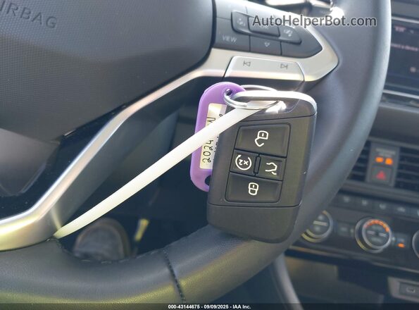 3VW7M7BU1RM069055 2024 VOLKSWAGEN JETTA Белый Вид панели приборов