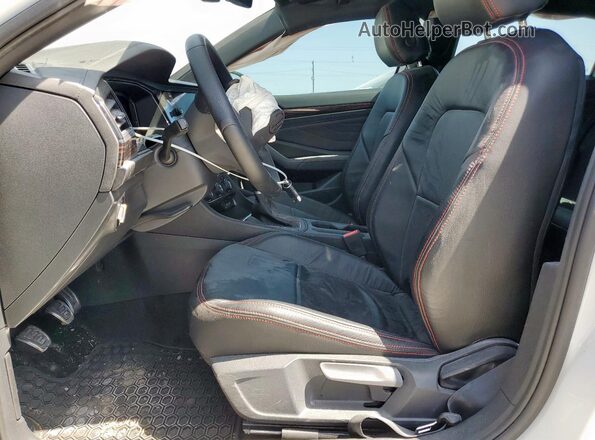 3VW8T7BU9RM011038 2024 VOLKSWAGEN JETTA Белый Вид салона спереди