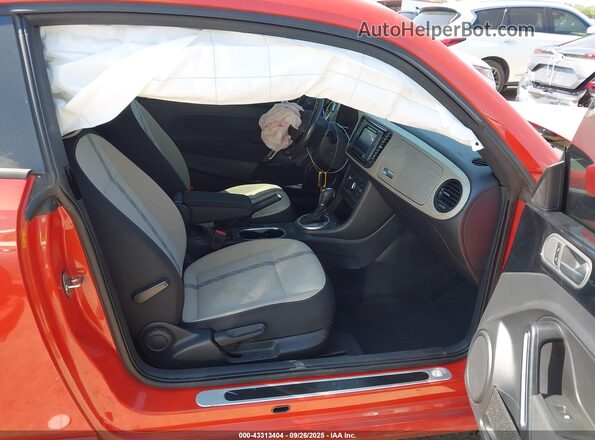 3VWFD7AT7JM704868 2018 VOLKSWAGEN BEETLE Orange Widok wnętrza z przodu