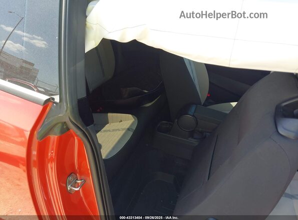 3VWFD7AT7JM704868 2018 VOLKSWAGEN BEETLE Orange Widok naklejki z numerem VIN