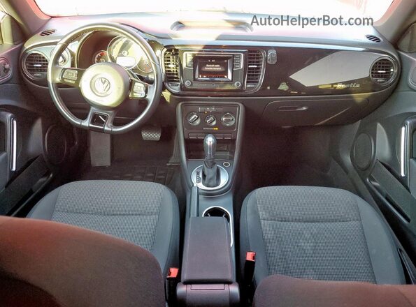 3VWFD7AT8JM718231 2018 VOLKSWAGEN BEETLE Red 