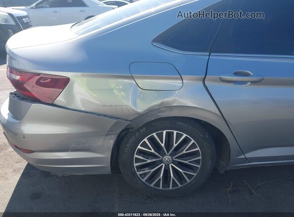 3VWN57BU0MM041793 2021 VOLKSWAGEN JETTA Серебряный Вид спереди