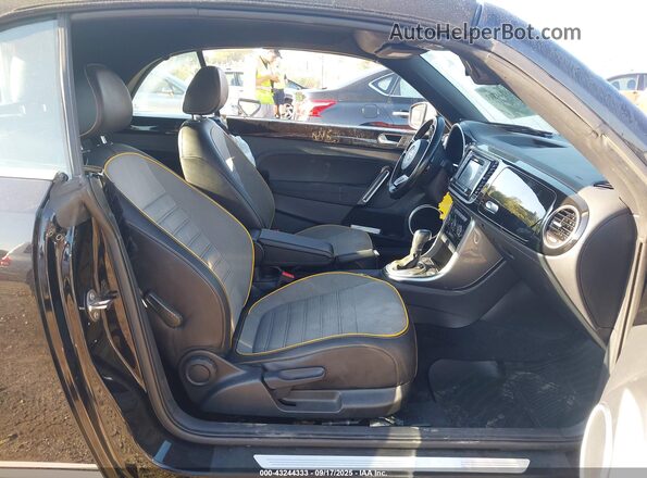 3VWTDAAT6JM507612 2018 VOLKSWAGEN BEETLE Black წინა სალონის ხედი