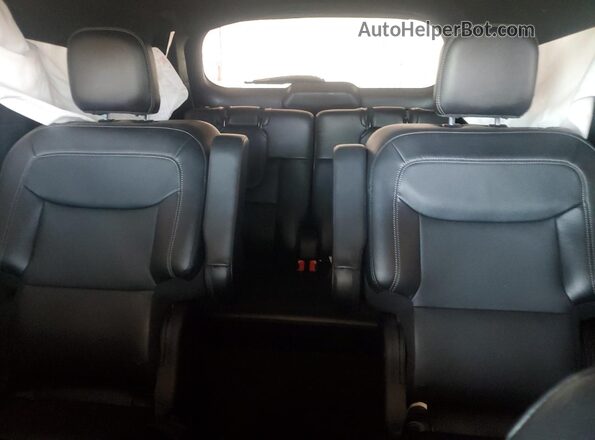 1FMSK7FHXLGA28873 2020 FORD FORD EXPLORER White Widok wnętrza z tyłu