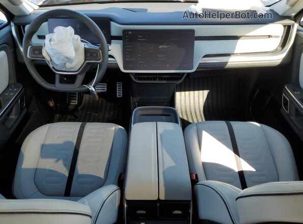 7FCTGBAAXPN029685 2023 RIVIAN R1T Серый 