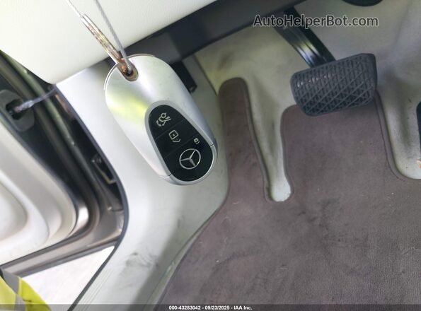 4JGDM2DB9PA023760 2023 MERCEDES-BENZ EQS 450+ SUV Серый Вид панели приборов