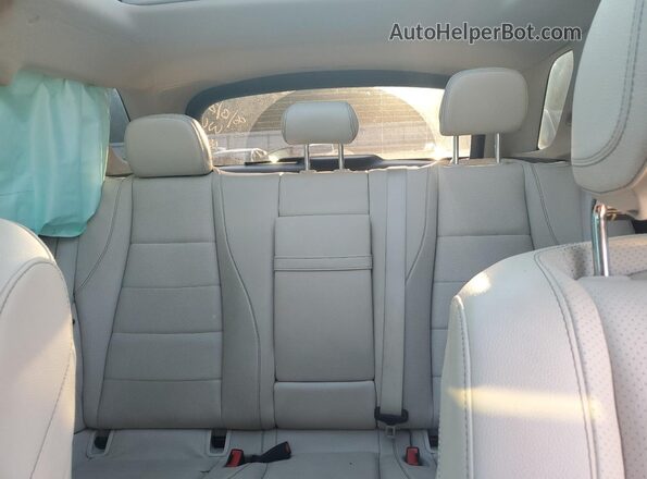 4JGFB4JB8LA280756 2020 MERCEDES-BENZ GLE White Rear seats view