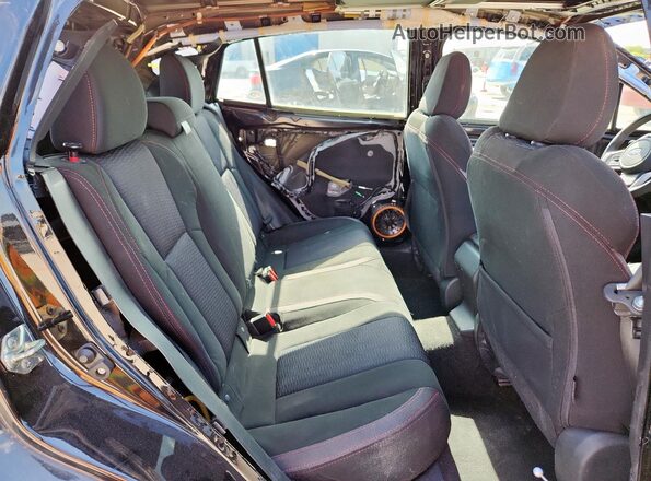 4S3GTAM60J3750637 2018 SUBARU IMPREZA Черный 