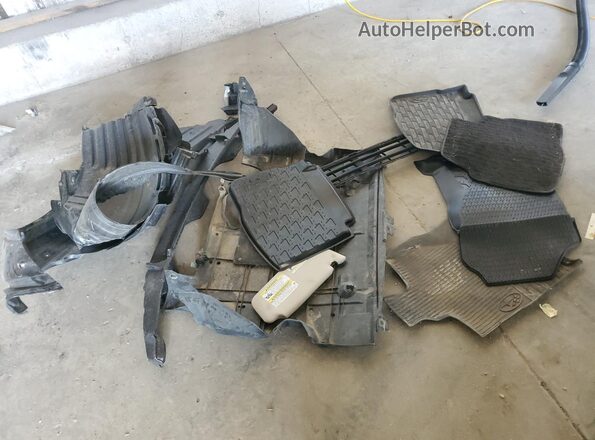 4S4BTACC7L3182256 2020 SUBARU OUTBACK Green Engine compartment view