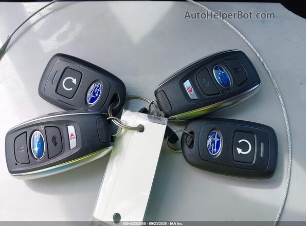 4S4GUHM61S3706228 2025 SUBARU CROSSTREK Серебряный Вид панели приборов