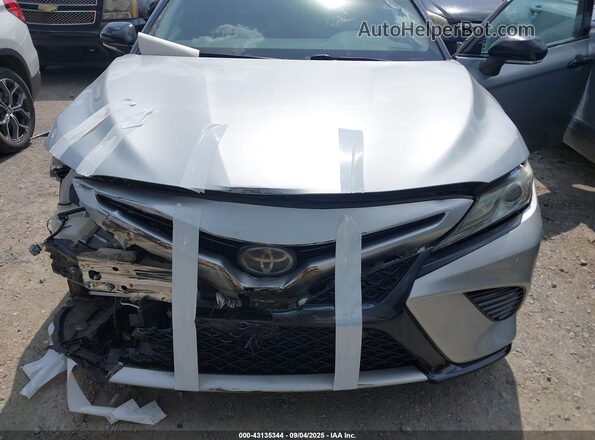 4T1B61HK0JU089223 2018 TOYOTA CAMRY Серебряный 