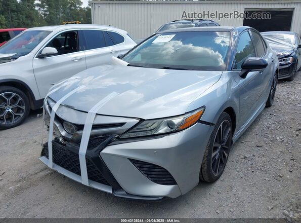 4T1B61HK0JU089223 2018 TOYOTA CAMRY Серебряный 