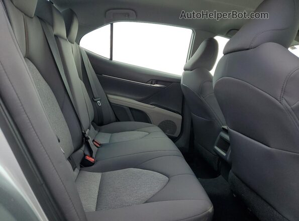 4T1C11AK9LU982085 2020 TOYOTA LE Silver Vista de los asientos traseros