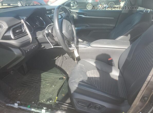 4T1G11AK6LU964113 2020 TOYOTA CAMRY Gray Widok wnętrza z przodu