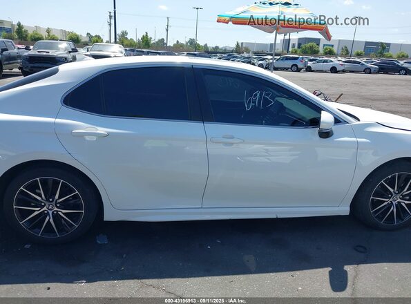 4T1G11AK7RU859203 2024 TOYOTA CAMRY White 