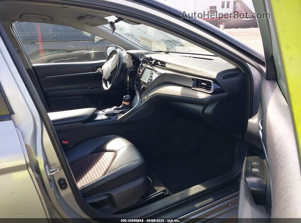 4T1NZ1AK7LU034205 2020 TOYOTA CAMRY Silver Front interior view