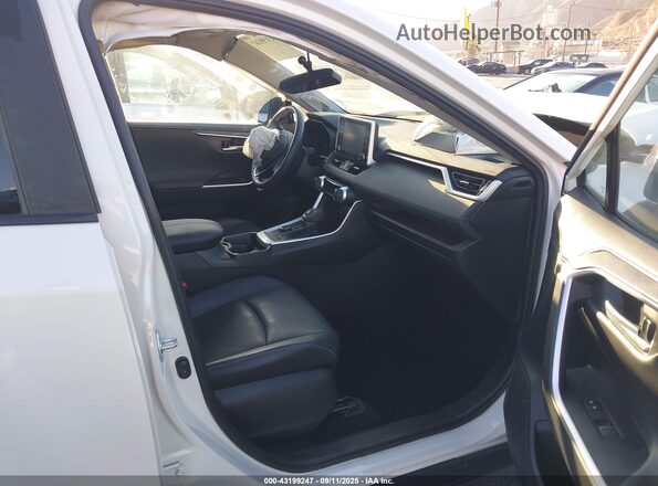 4T3D6RFV0MU044136 2021 TOYOTA LIMITED White Սալոնի դիմացի տեսք