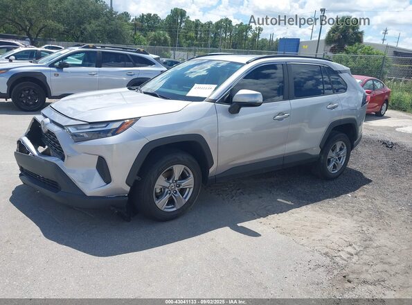 4T3RWRFV3PU102010 2023 TOYOTA LE Silver Առջևի ձախ երեք քառորդ տեսարան