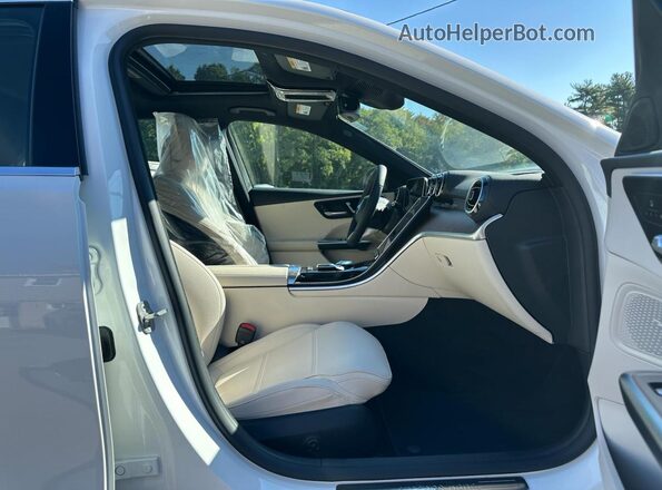 W1KAF4HB6SR288627 2025 MERCEDES-BENZ C-CLASS White Widok wnętrza z przodu