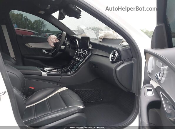 55SWF8HB8HU179607 2017 MERCEDES-BENZ AMG C 63 White Widok wnętrza z przodu