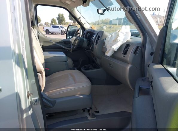 5BZAF0AA0JN850936 2018 NISSAN NV PASSENGER NV3500 HD Silver Vista interior delantera
