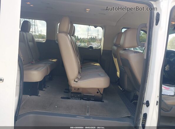 5BZAF0AA3MN850062 2021 NISSAN NV PASSENGER NV3500 HD White Widok naklejki z numerem VIN