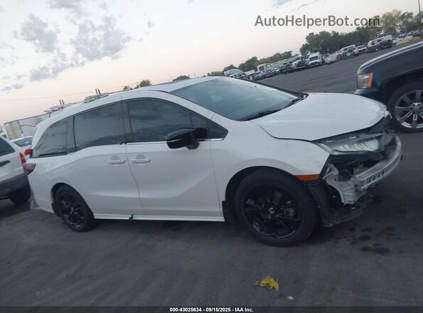 5FNRL6H70PB053778 2023 HONDA ODYSSEY White Widok wnętrza z tyłu