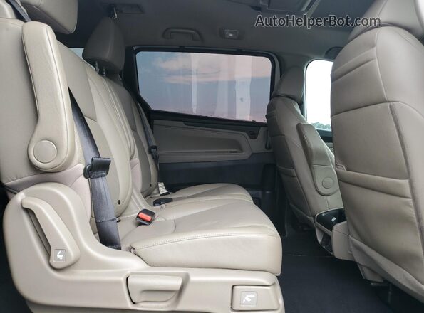 5FNRL6H93JB111116 2018 HONDA ODYSSEY White 